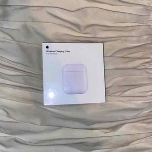 APPLE AirPods Charging Case
